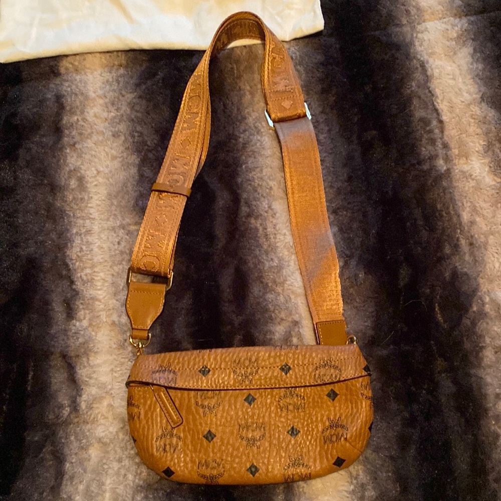 *NEVER WORN” MCM Crossbody/Fanny pack